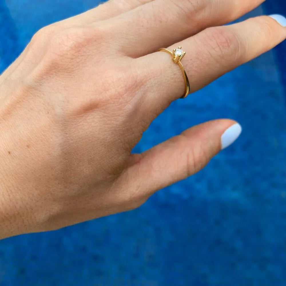 Anel Solitário Em Ouro 18k 750